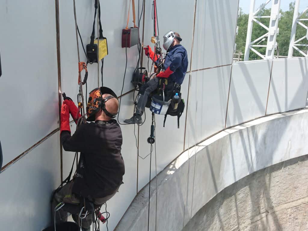 Spawanie na wysokościach, maska spawalnicza, usługi alpinistyczne, Climbnet